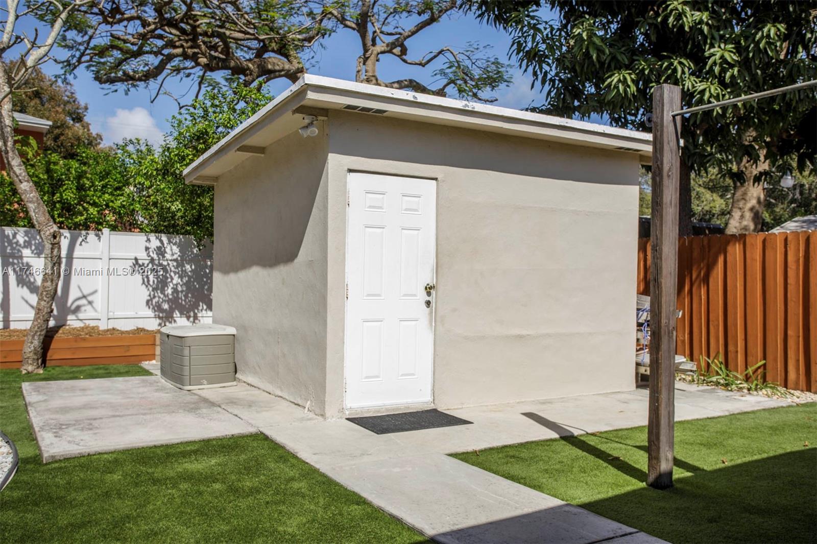1143 SW 22nd Ter