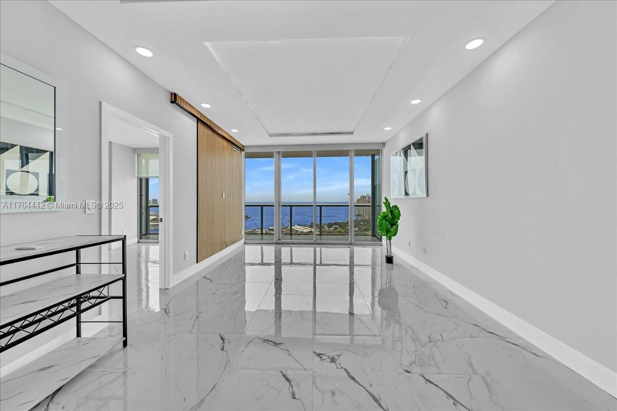 888 Biscayne Blvd # 3504