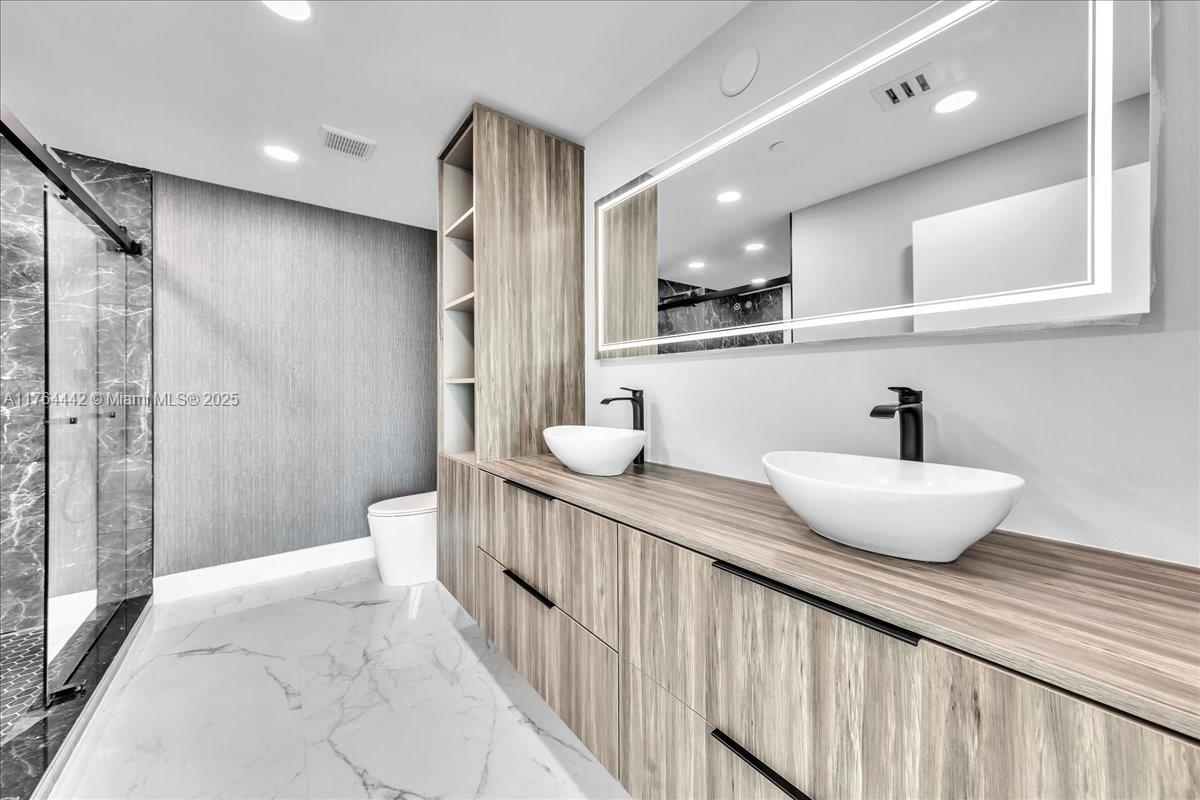 888 Biscayne Blvd # 3504