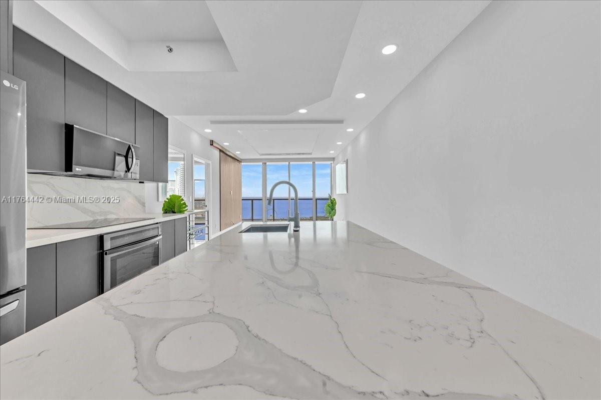 888 Biscayne Blvd # 3504