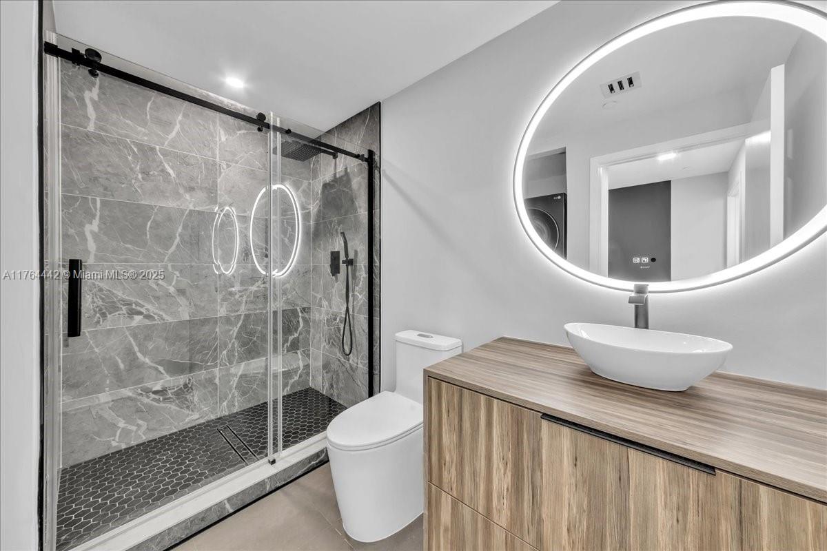 888 Biscayne Blvd # 3504