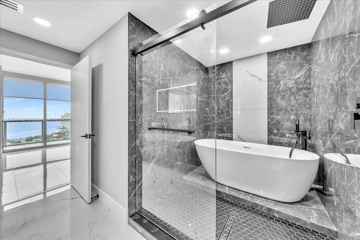 888 Biscayne Blvd # 3504