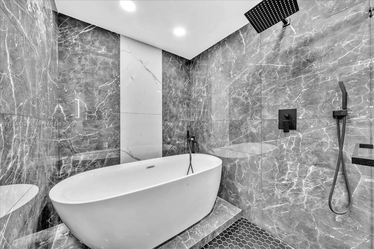 888 Biscayne Blvd # 3504