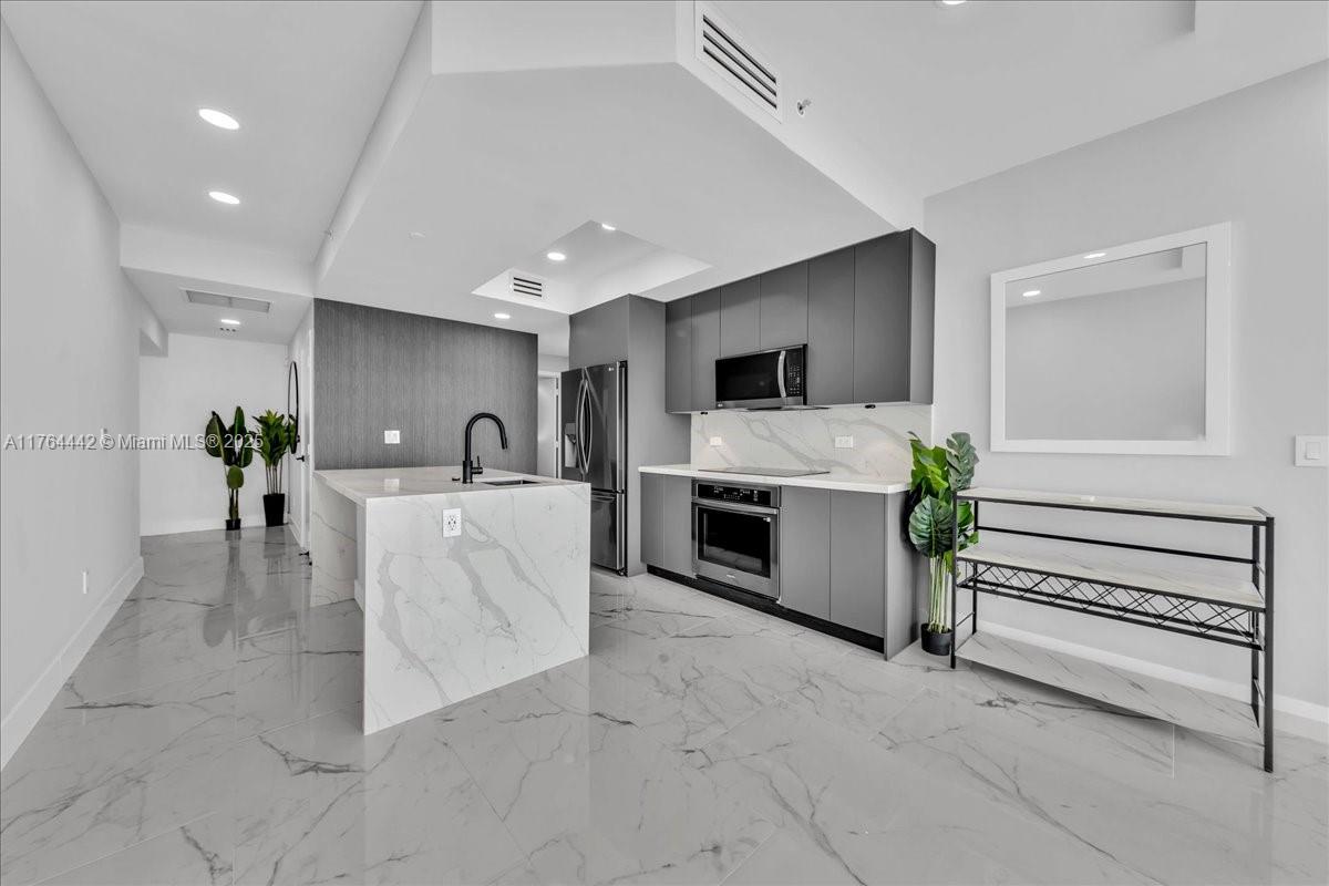 888 Biscayne Blvd # 3504