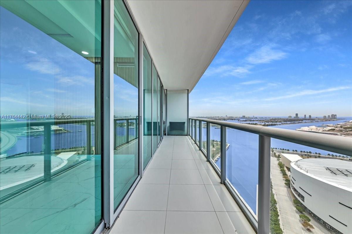 888 Biscayne Blvd # 3504