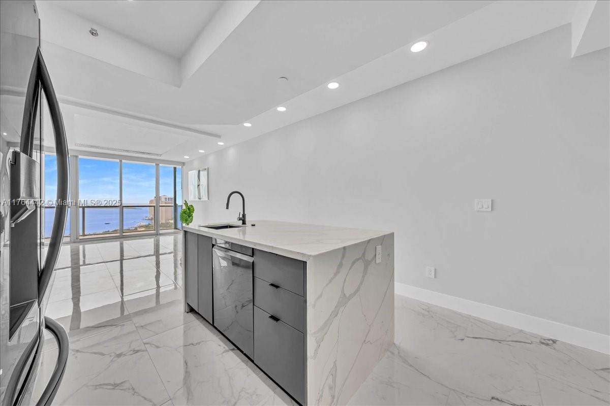 888 Biscayne Blvd # 3504