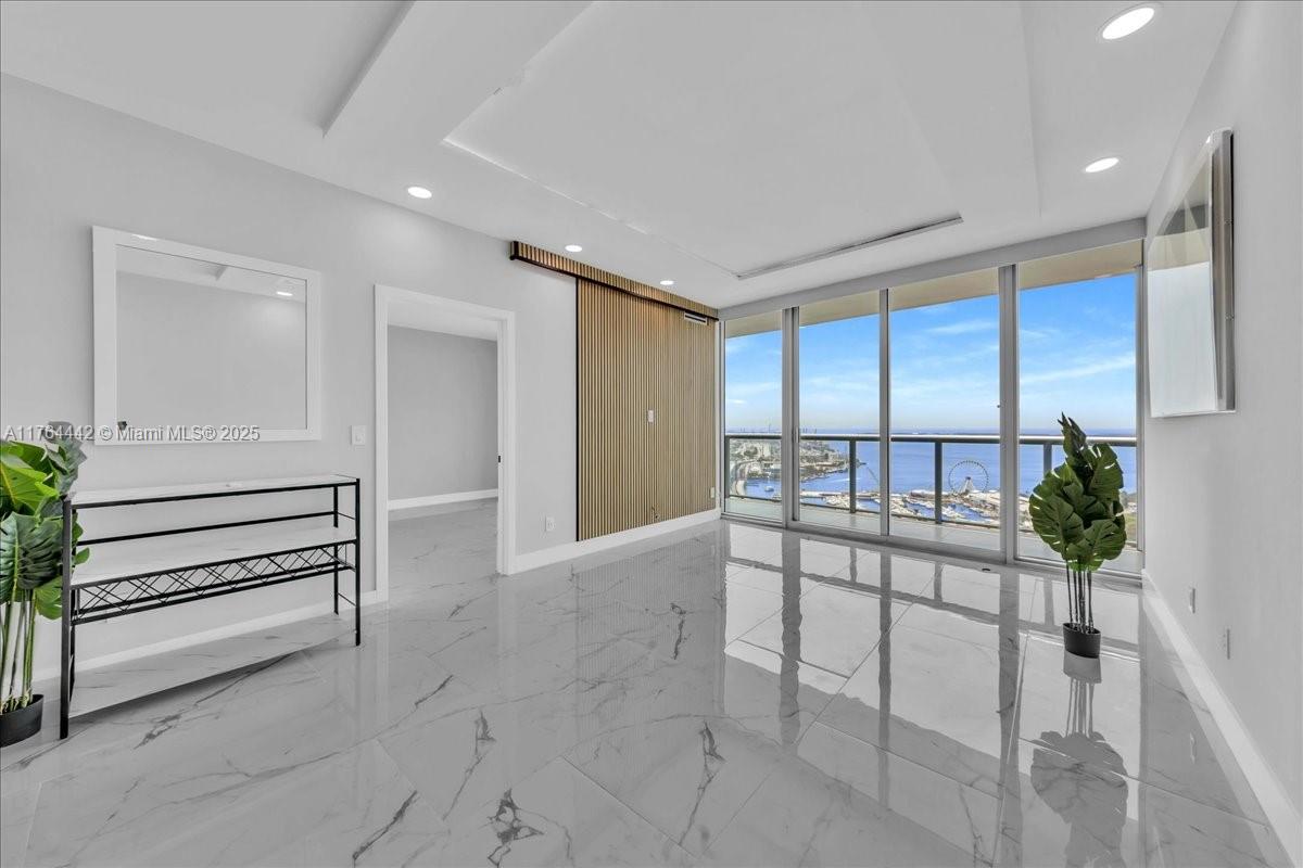 888 Biscayne Blvd # 3504