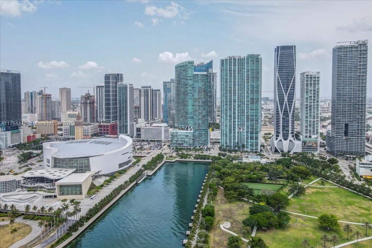 888 Biscayne Blvd # 3504
