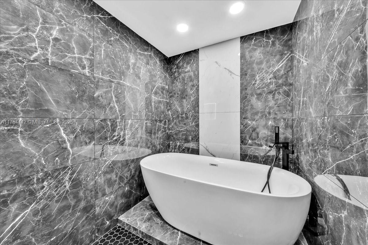 888 Biscayne Blvd # 3504