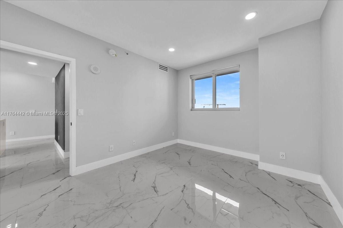 888 Biscayne Blvd # 3504