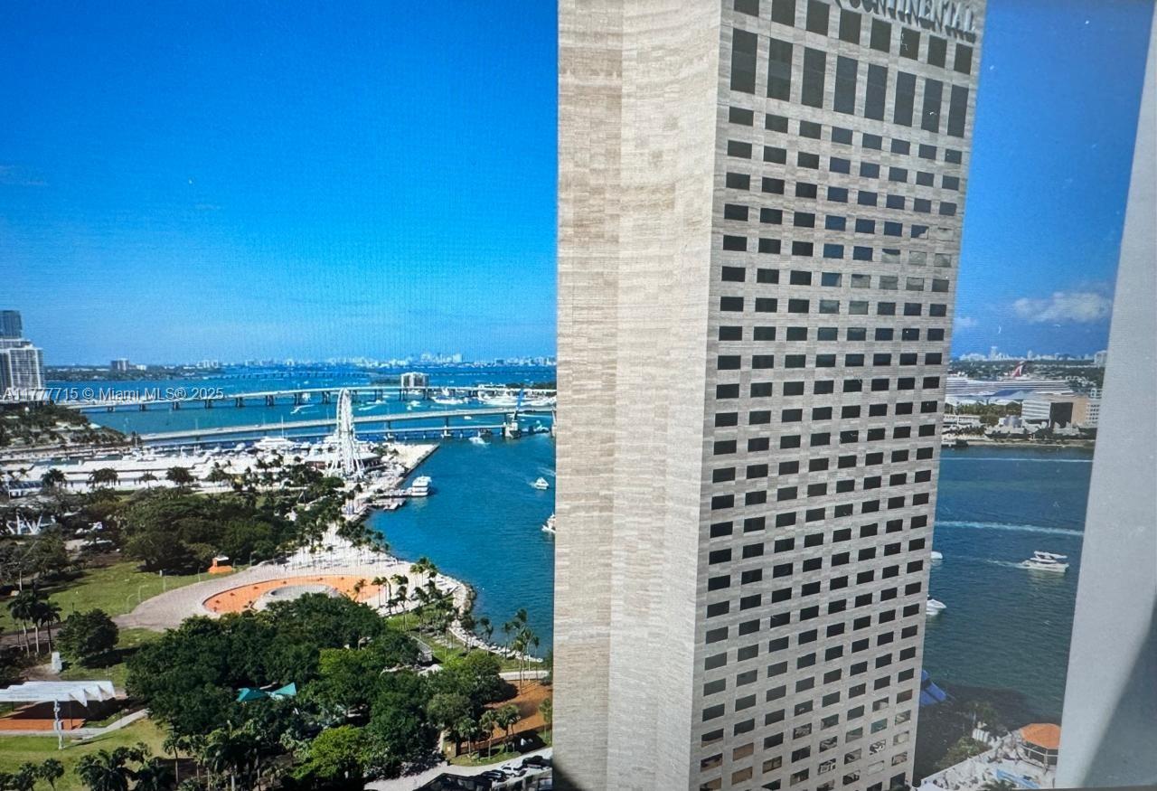 325 S Biscayne Blvd # 2120