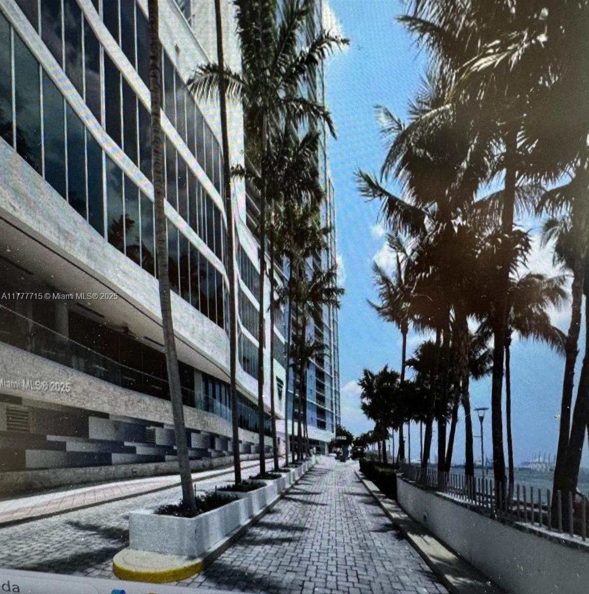 325 S Biscayne Blvd # 2120