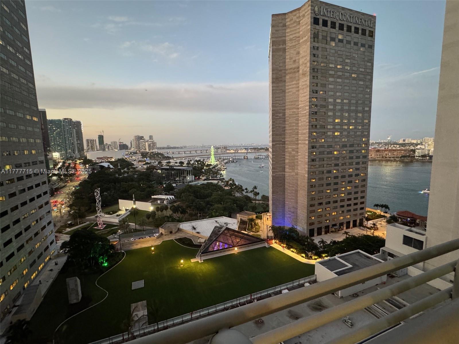 325 S Biscayne Blvd # 2120