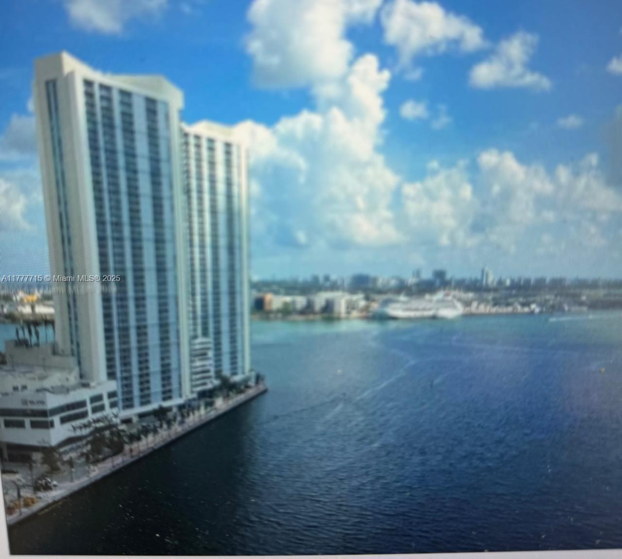 325 S Biscayne Blvd # 2120