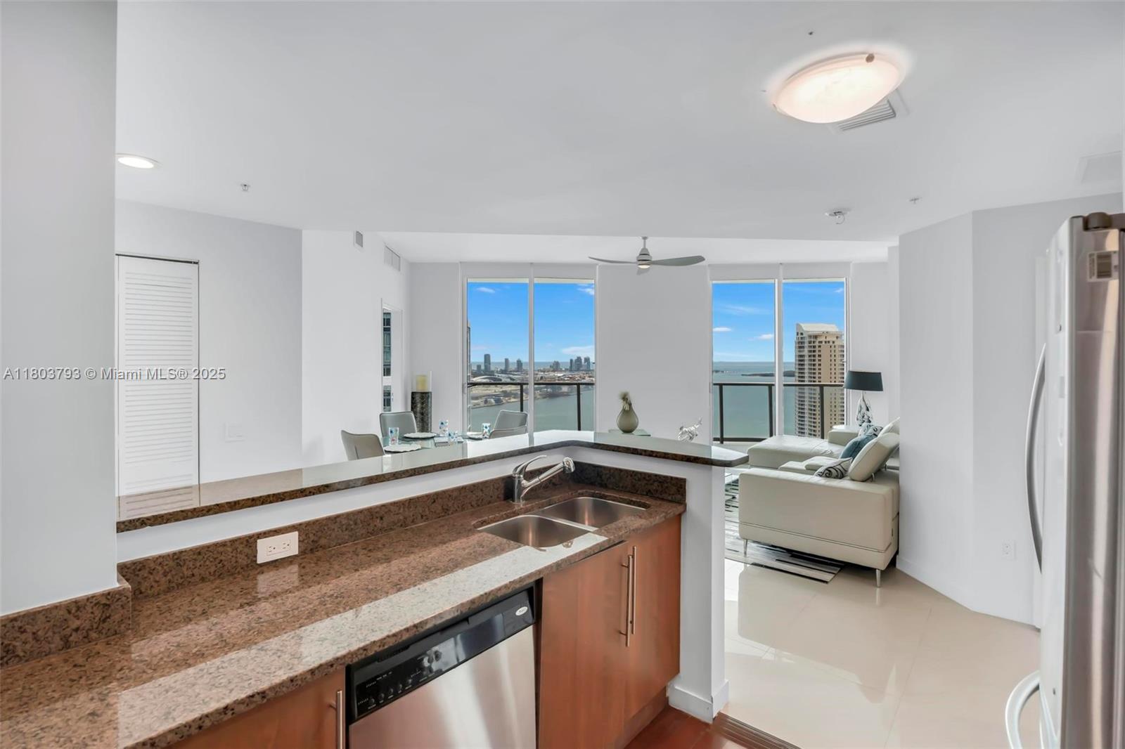 300 S Biscayne Blvd # 3710 Unit: T-3710