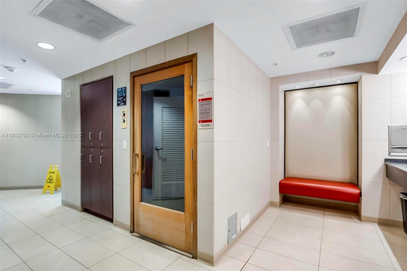 300 S Biscayne Blvd # 3710 Unit: T-3710