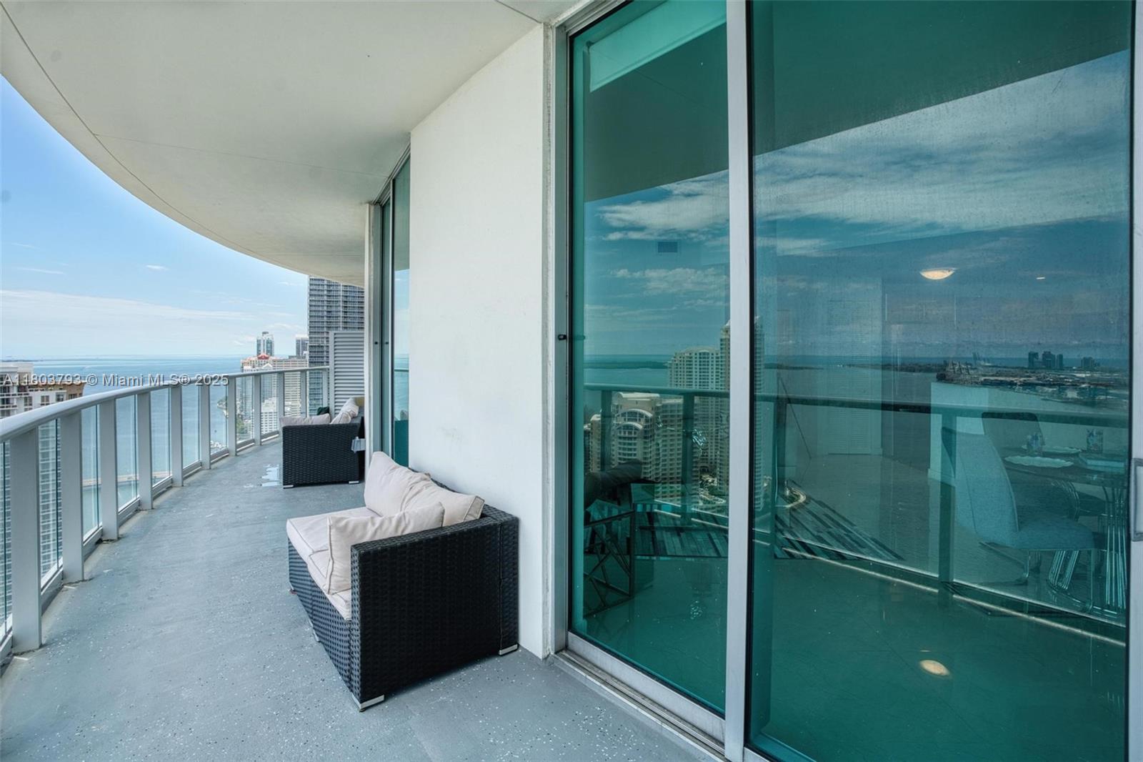 300 S Biscayne Blvd # 3710 Unit: T-3710