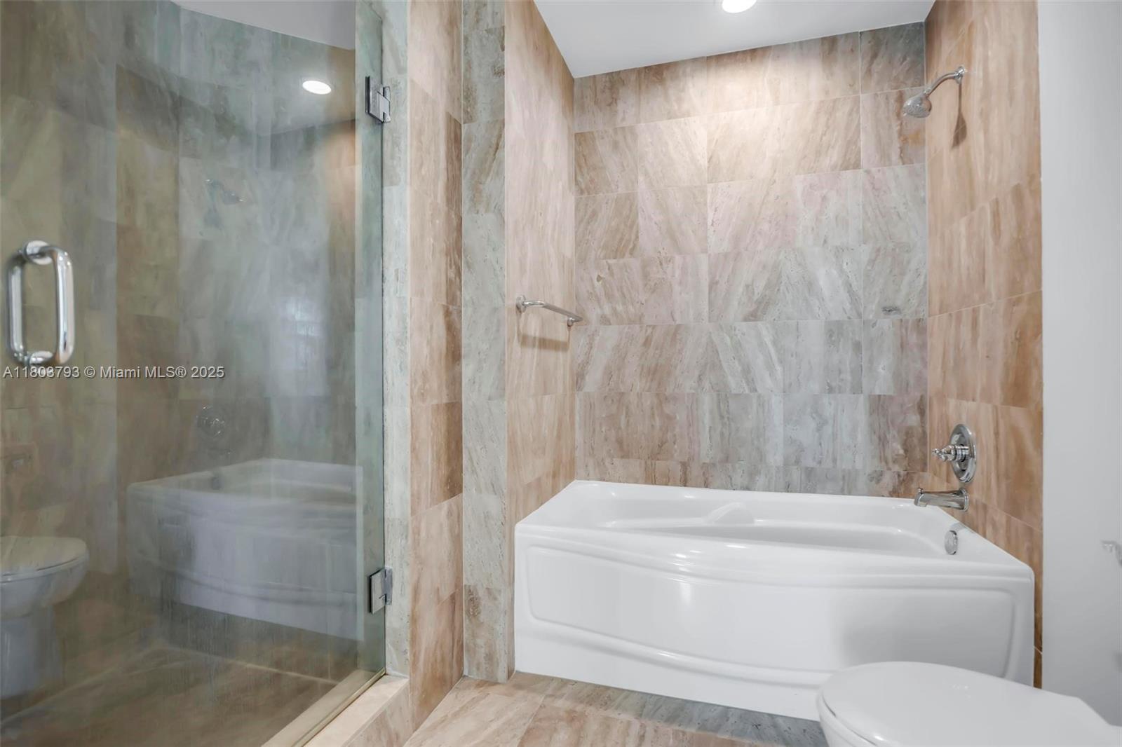 300 S Biscayne Blvd # 3710 Unit: T-3710