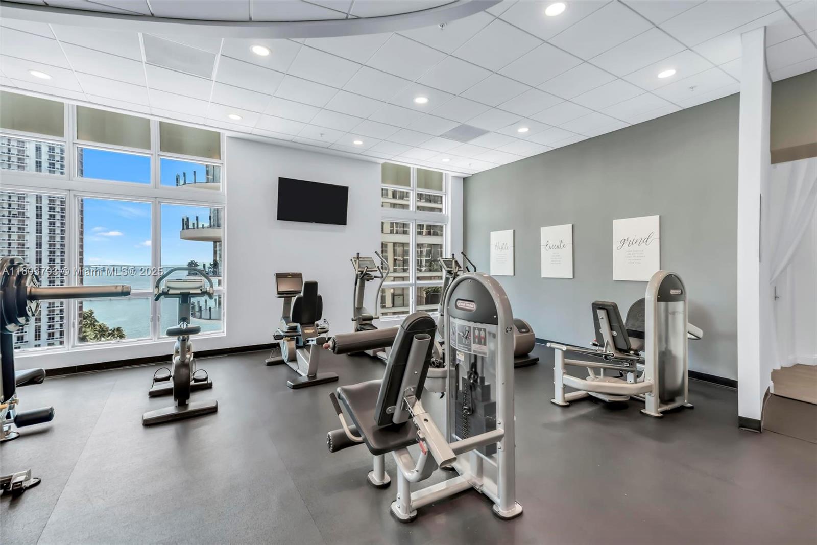 300 S Biscayne Blvd # 3710 Unit: T-3710