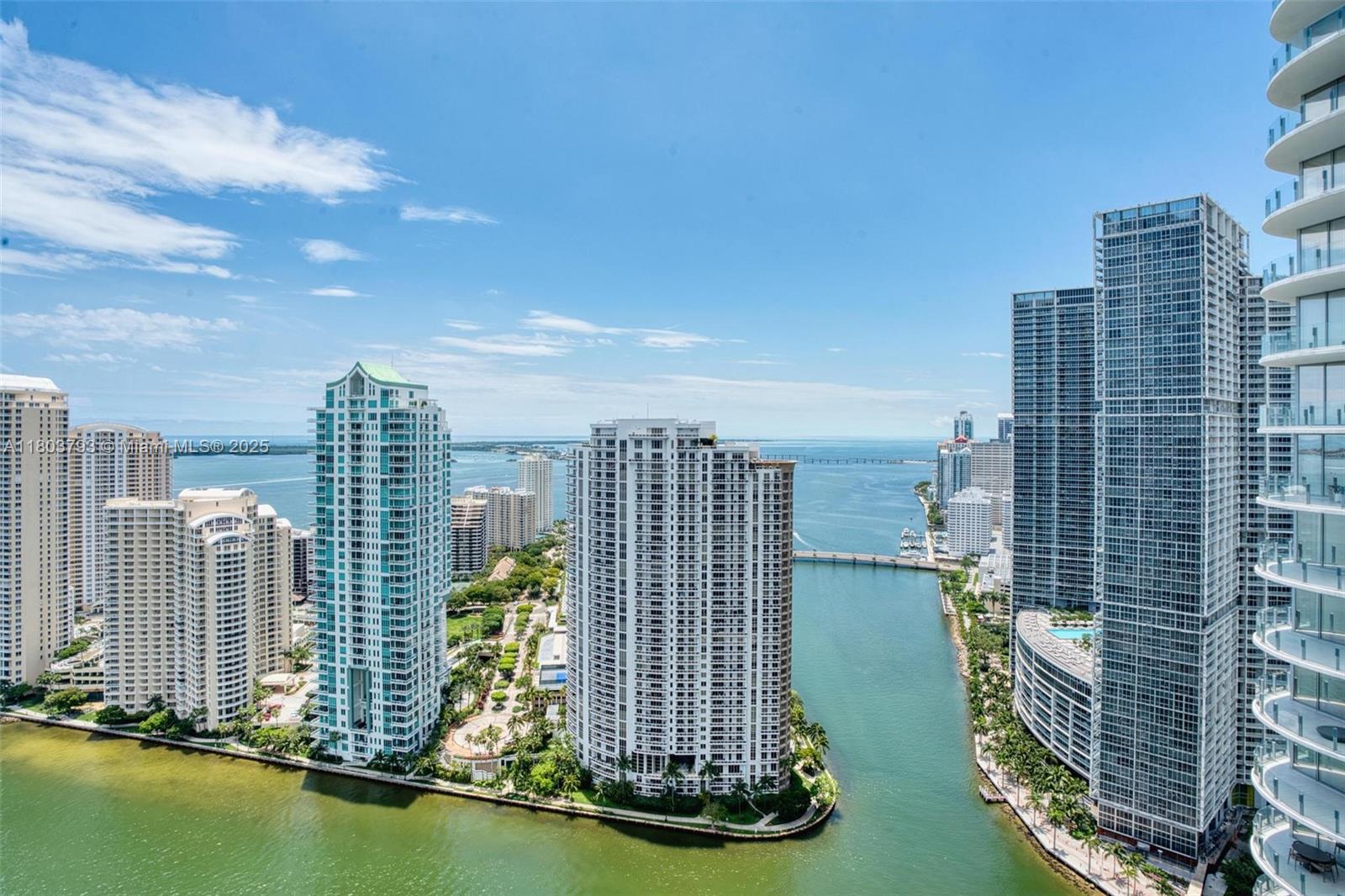 300 S Biscayne Blvd # 3710 Unit: T-3710