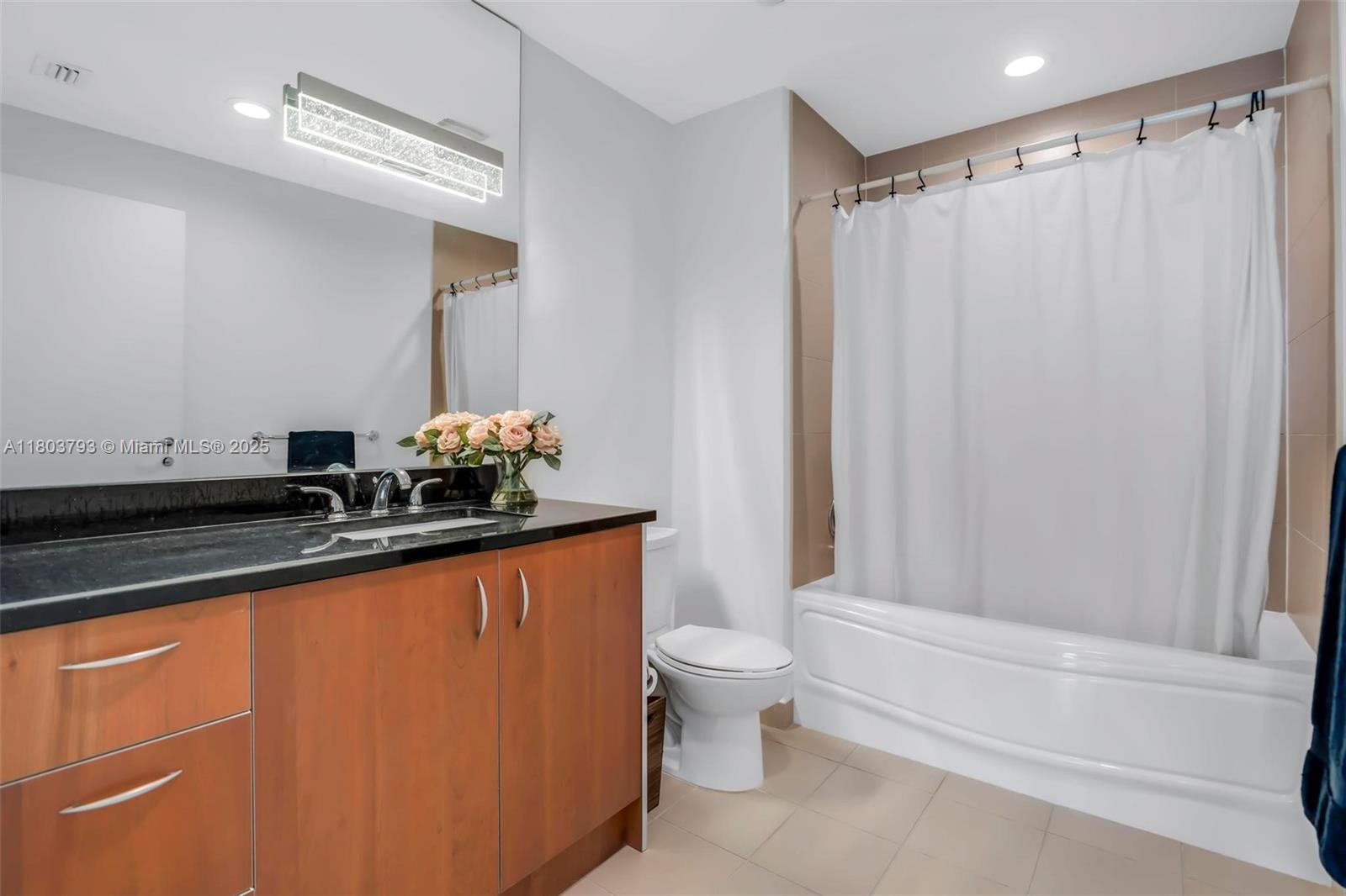 300 S Biscayne Blvd # 3710 Unit: T-3710