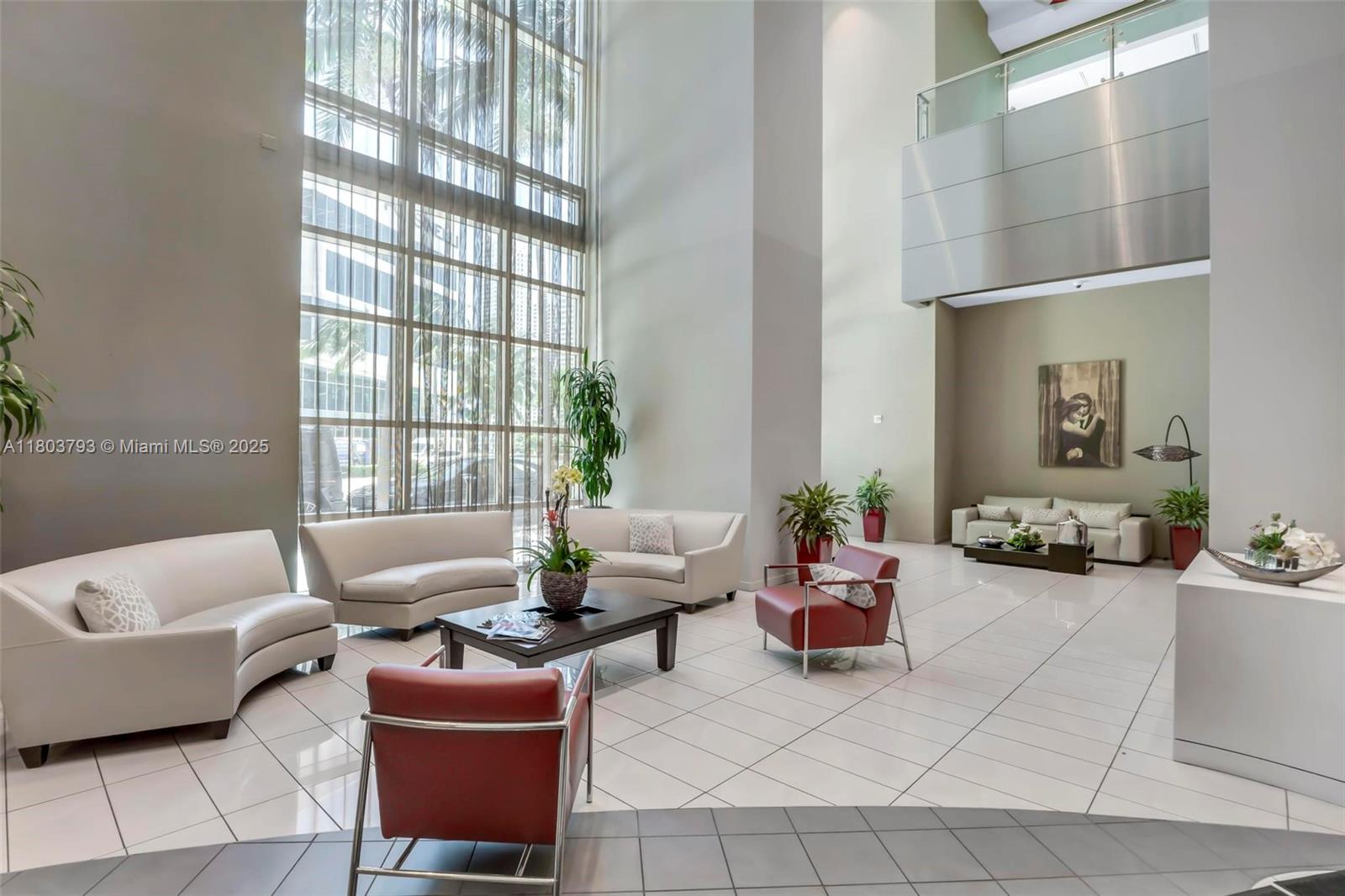 300 S Biscayne Blvd # 3710 Unit: T-3710