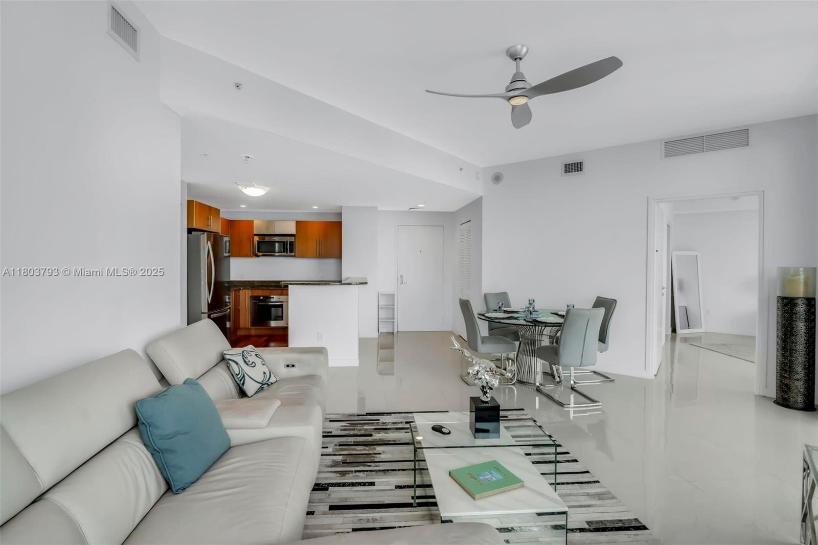 300 S Biscayne Blvd # 3710 Unit: T-3710