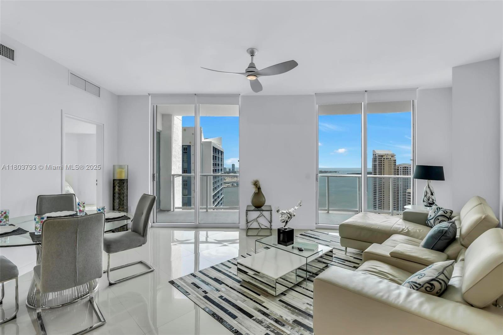 300 S Biscayne Blvd # 3710 Unit: T-3710