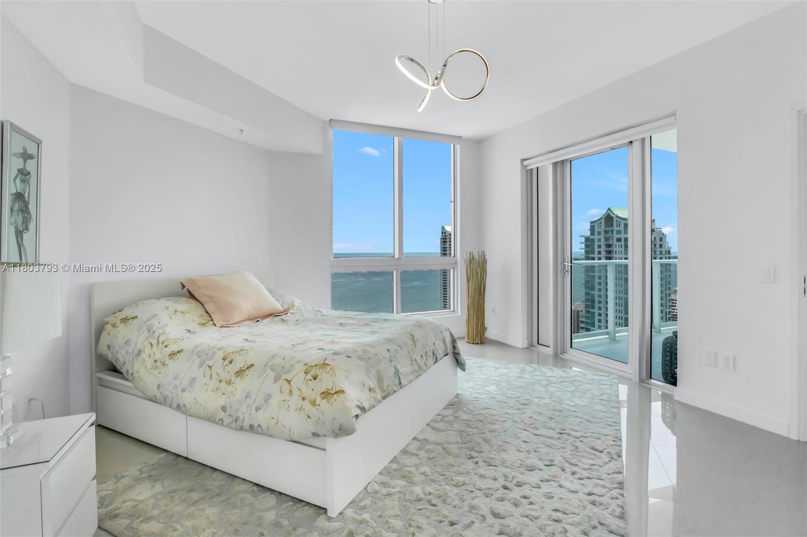 300 S Biscayne Blvd # 3710 Unit: T-3710