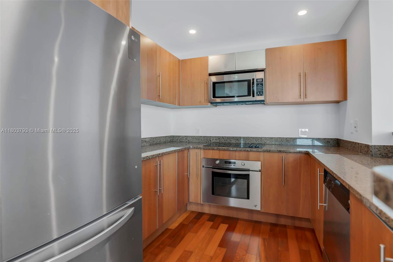 300 S Biscayne Blvd # 3710 Unit: T-3710