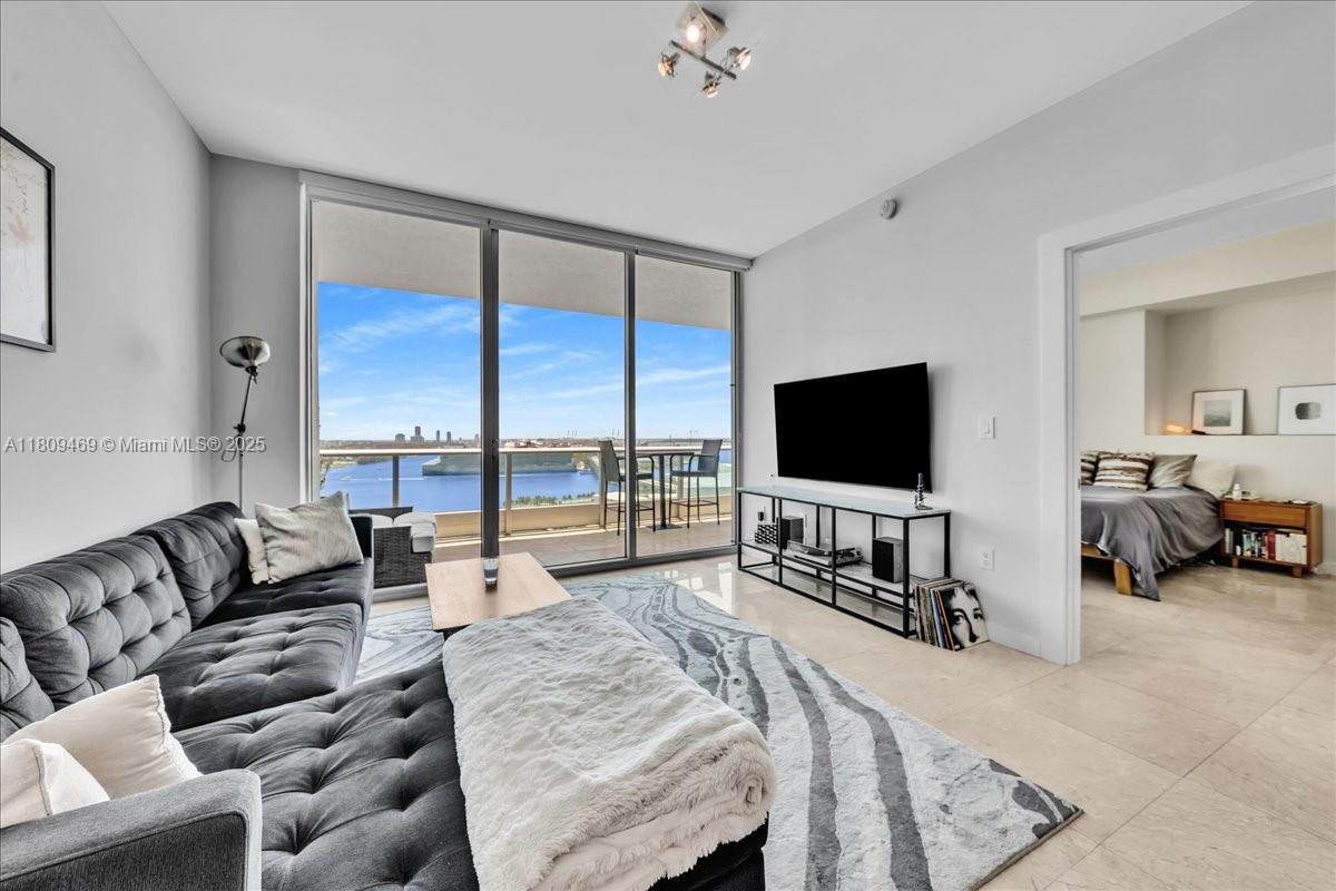 900 Biscayne Blvd # 2504