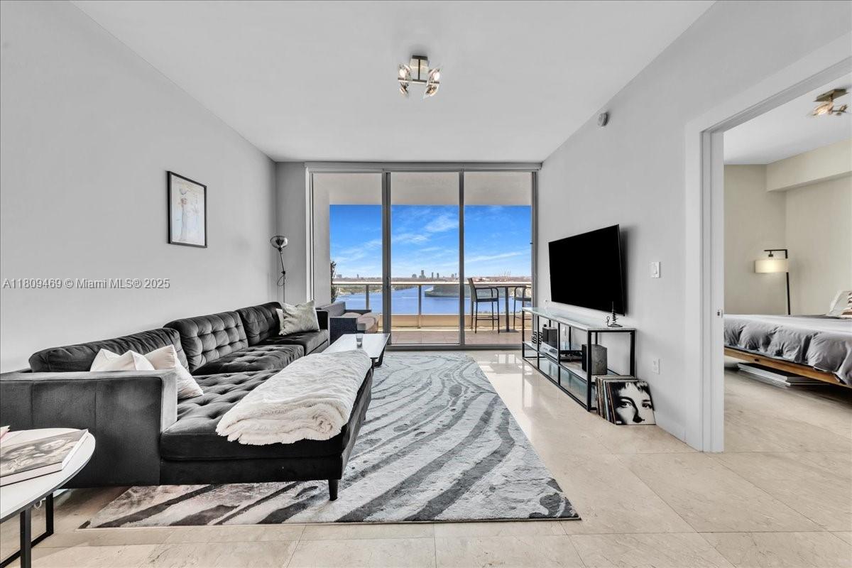 900 Biscayne Blvd # 2504