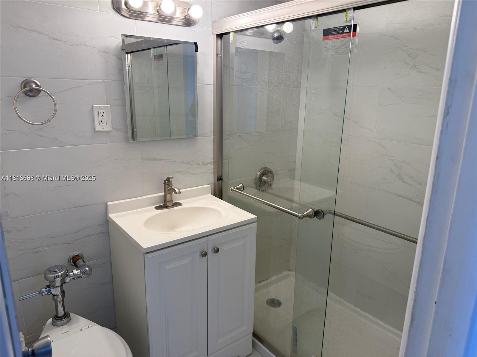 6484 Indian Creek # 129