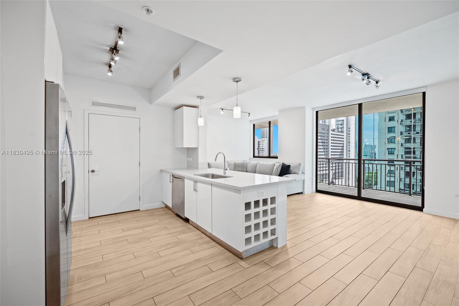 999 SW 1st Ave # 1615