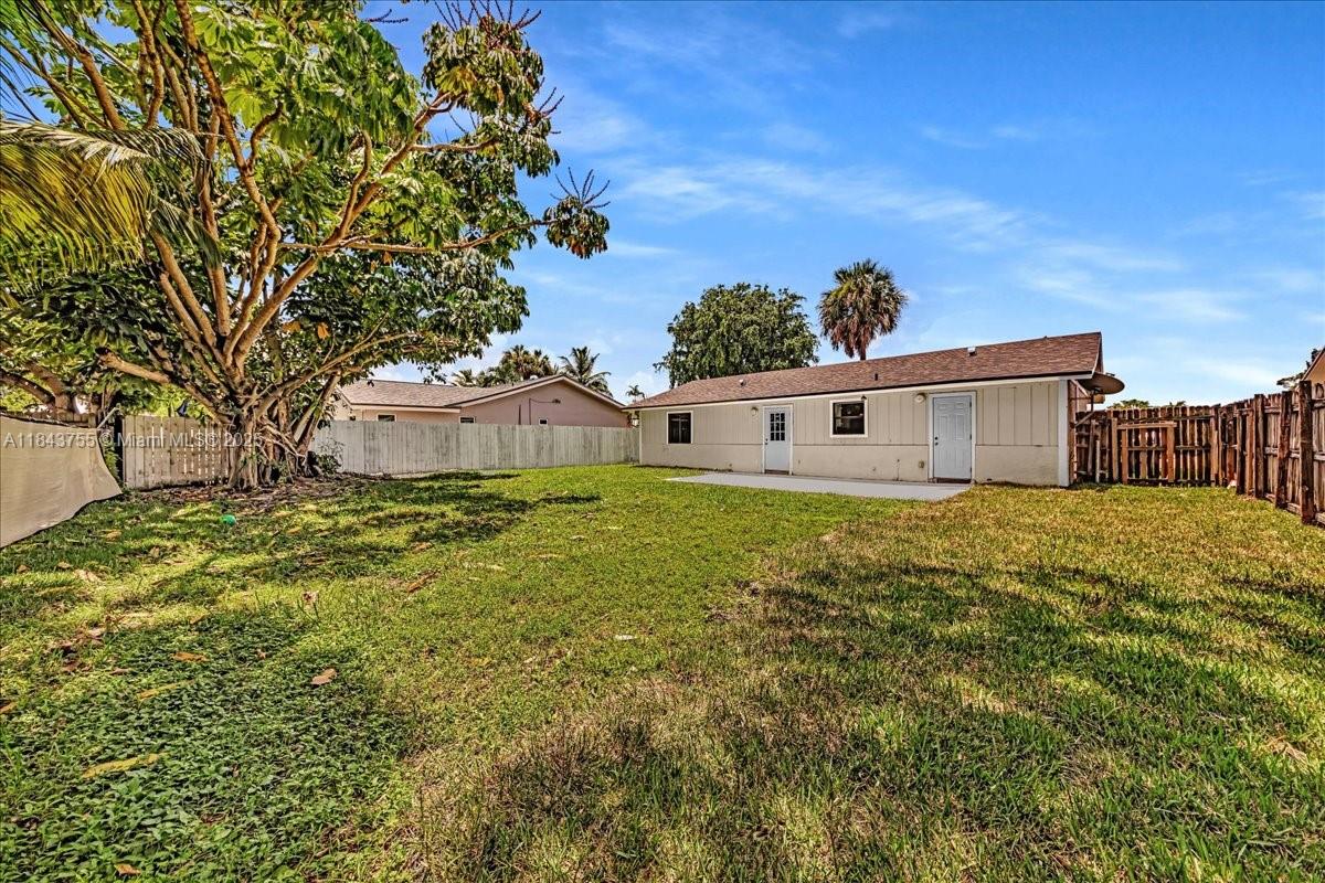 7615 SW 8th Ct
