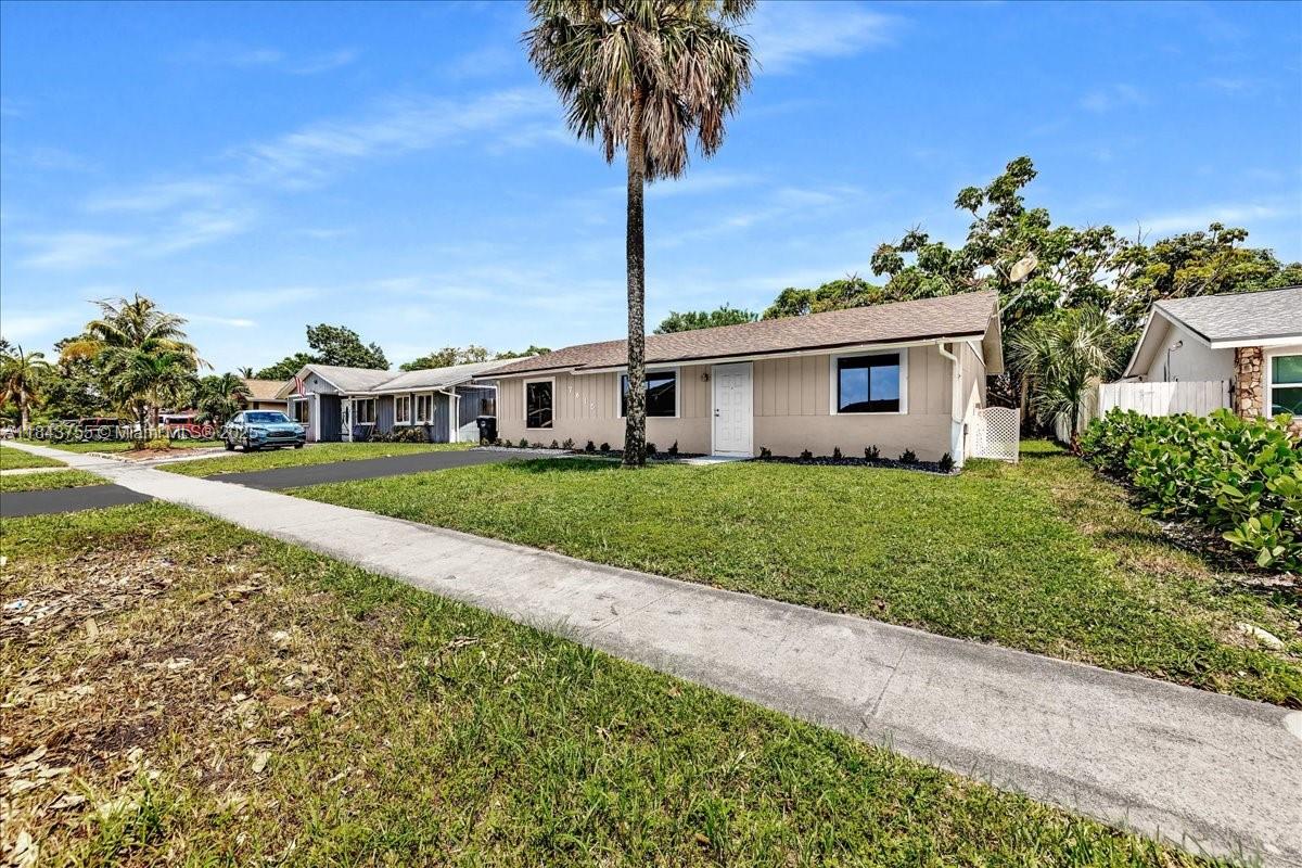 7615 SW 8th Ct