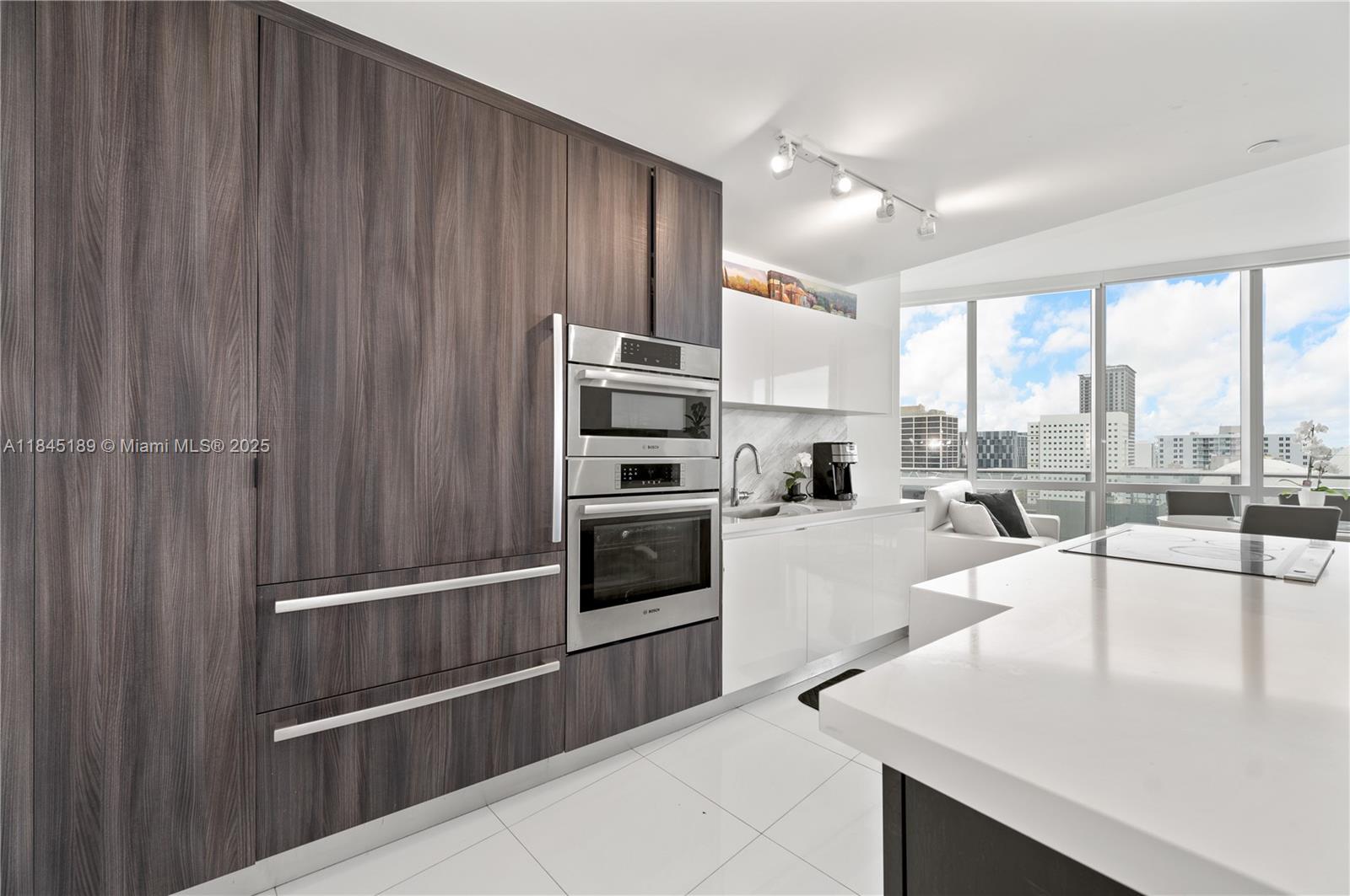851 NE 1st Ave # 1410