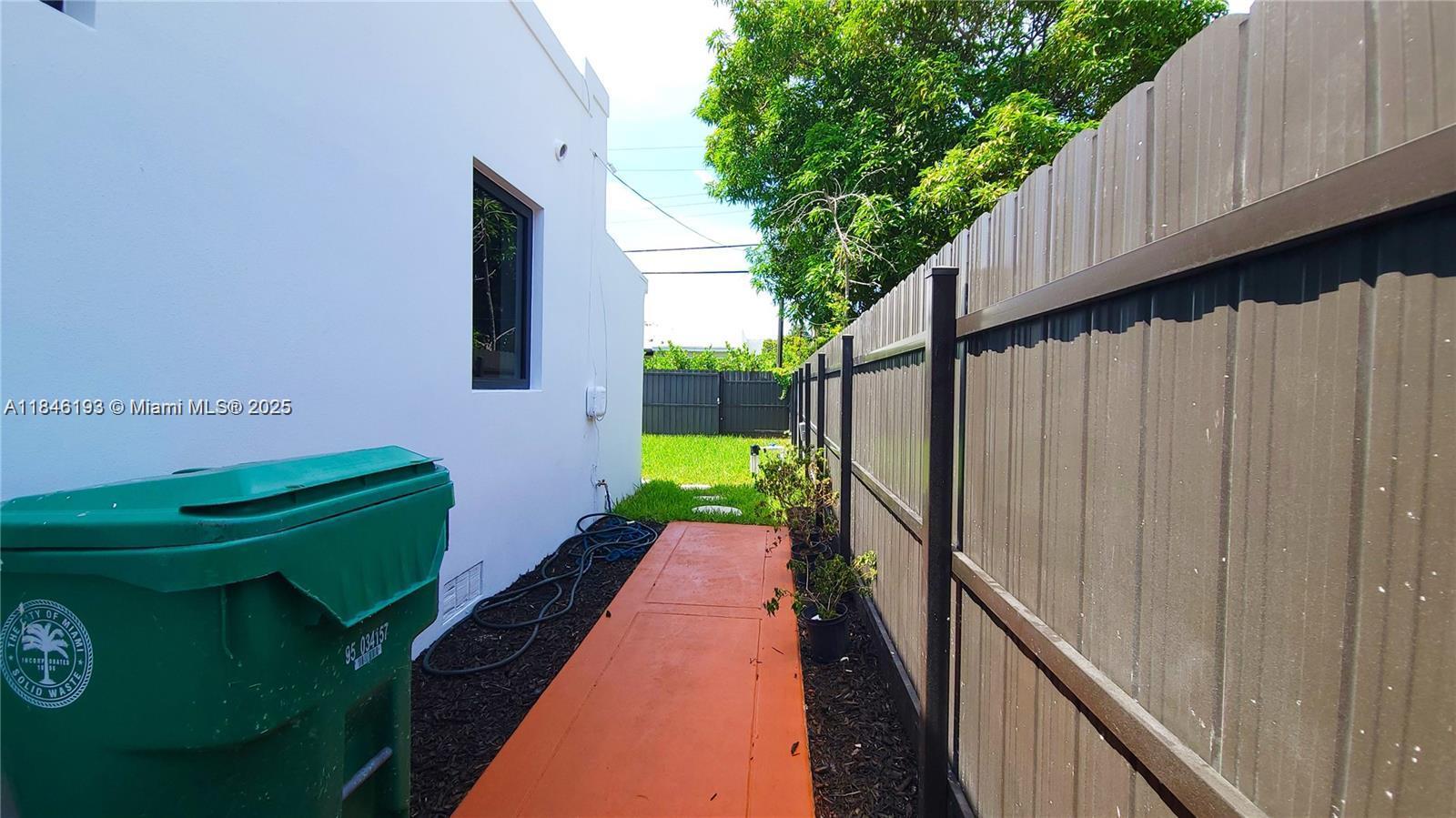 819 NW 48th St