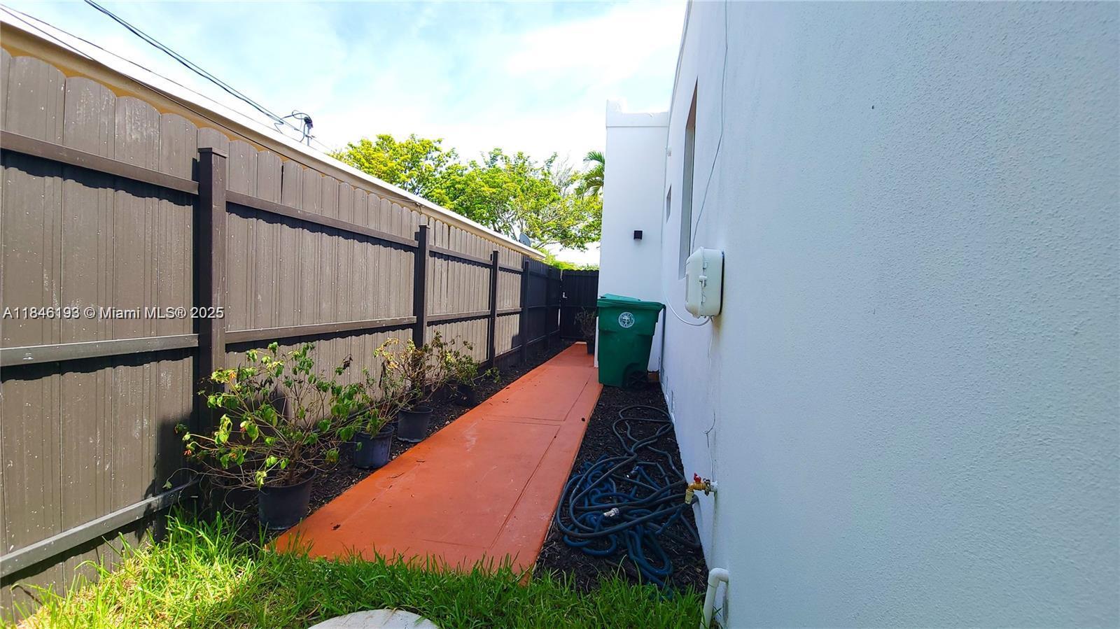 819 NW 48th St