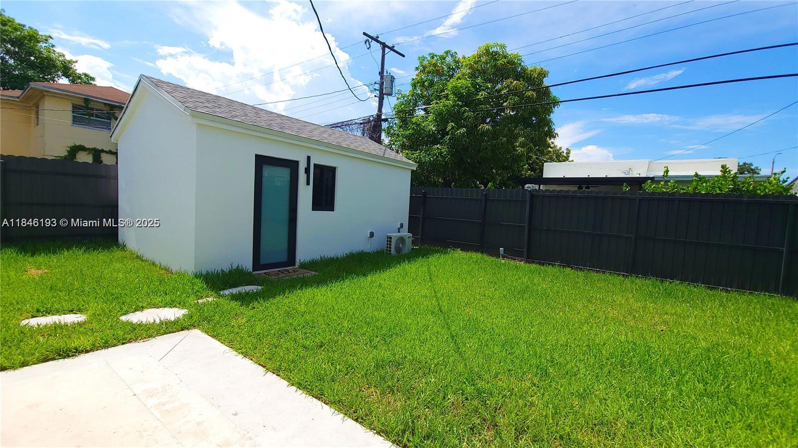 819 NW 48th St