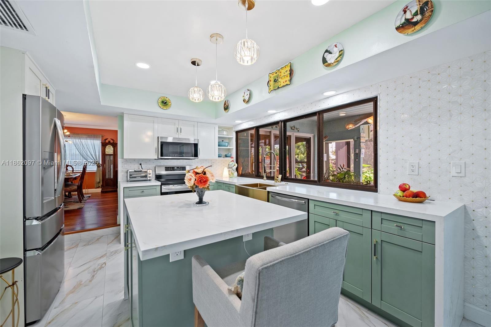 735 NW 35th St