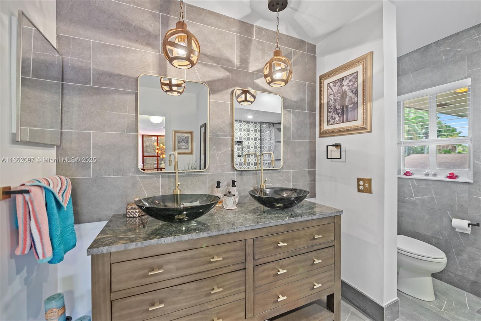 735 NW 35th St