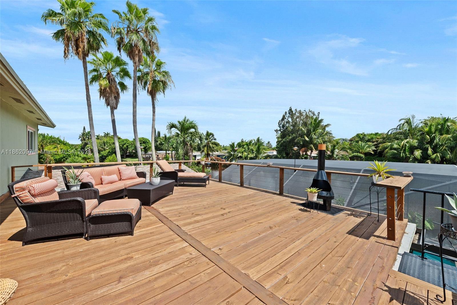 735 NW 35th St