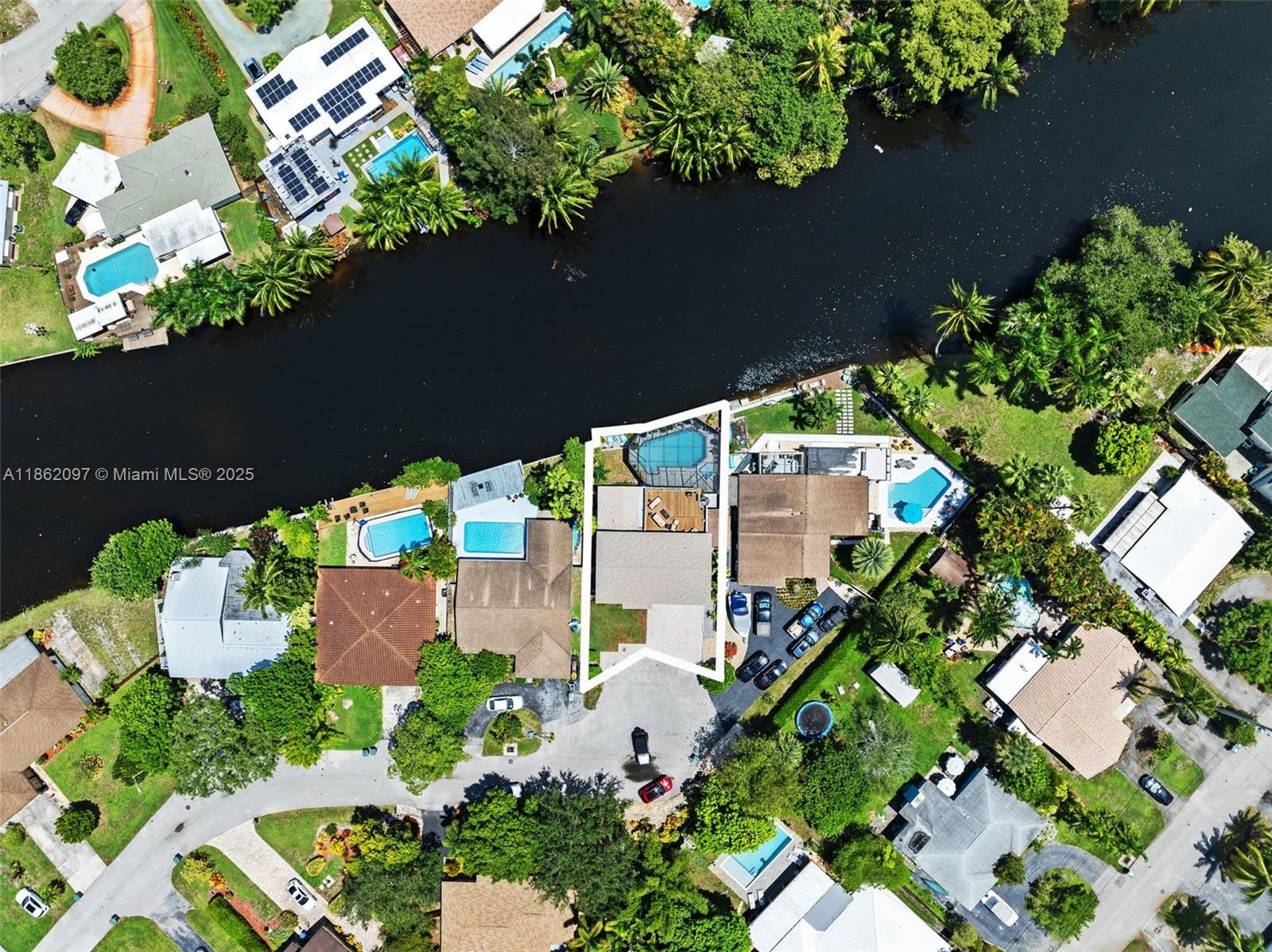 735 NW 35th St
