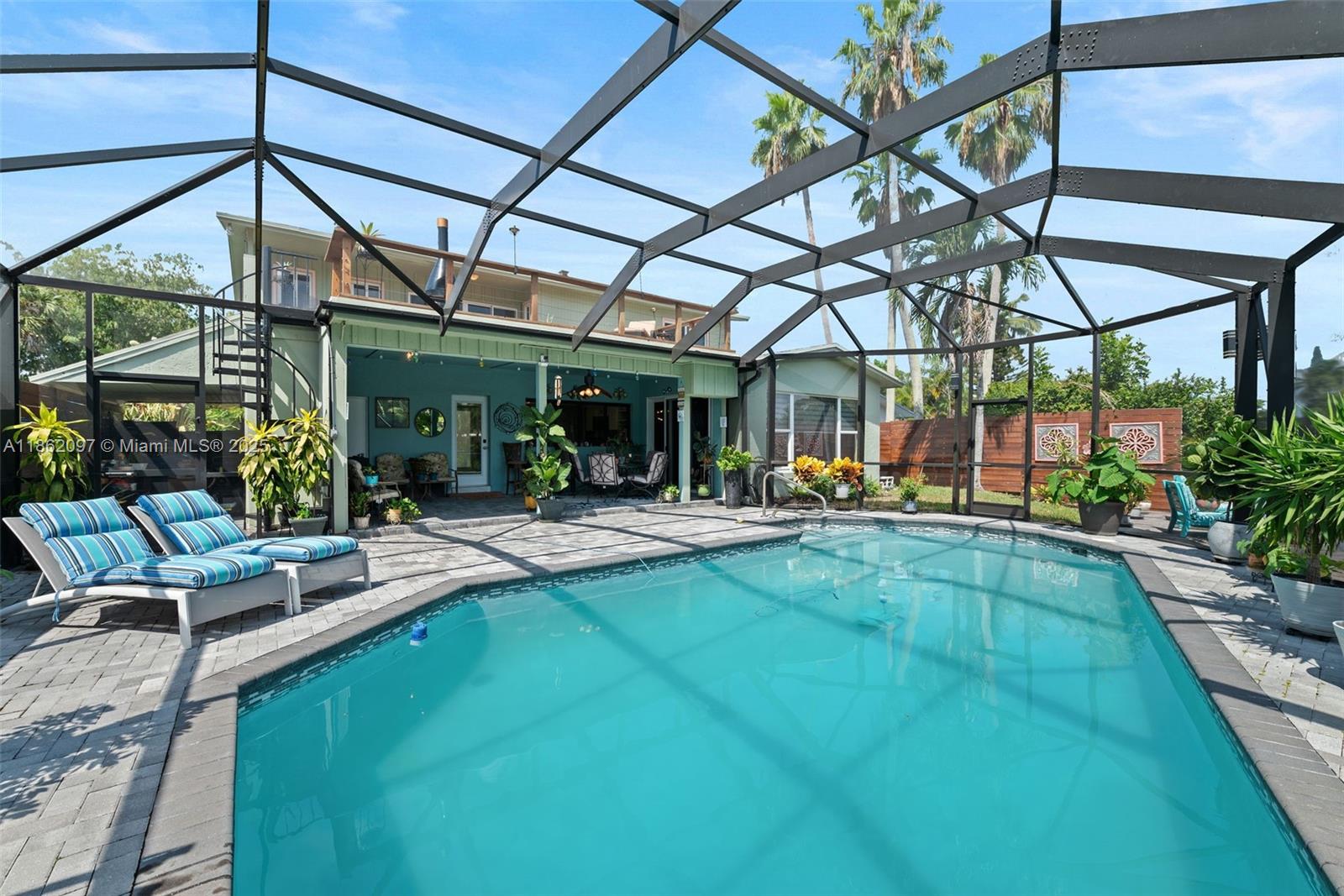 735 NW 35th St