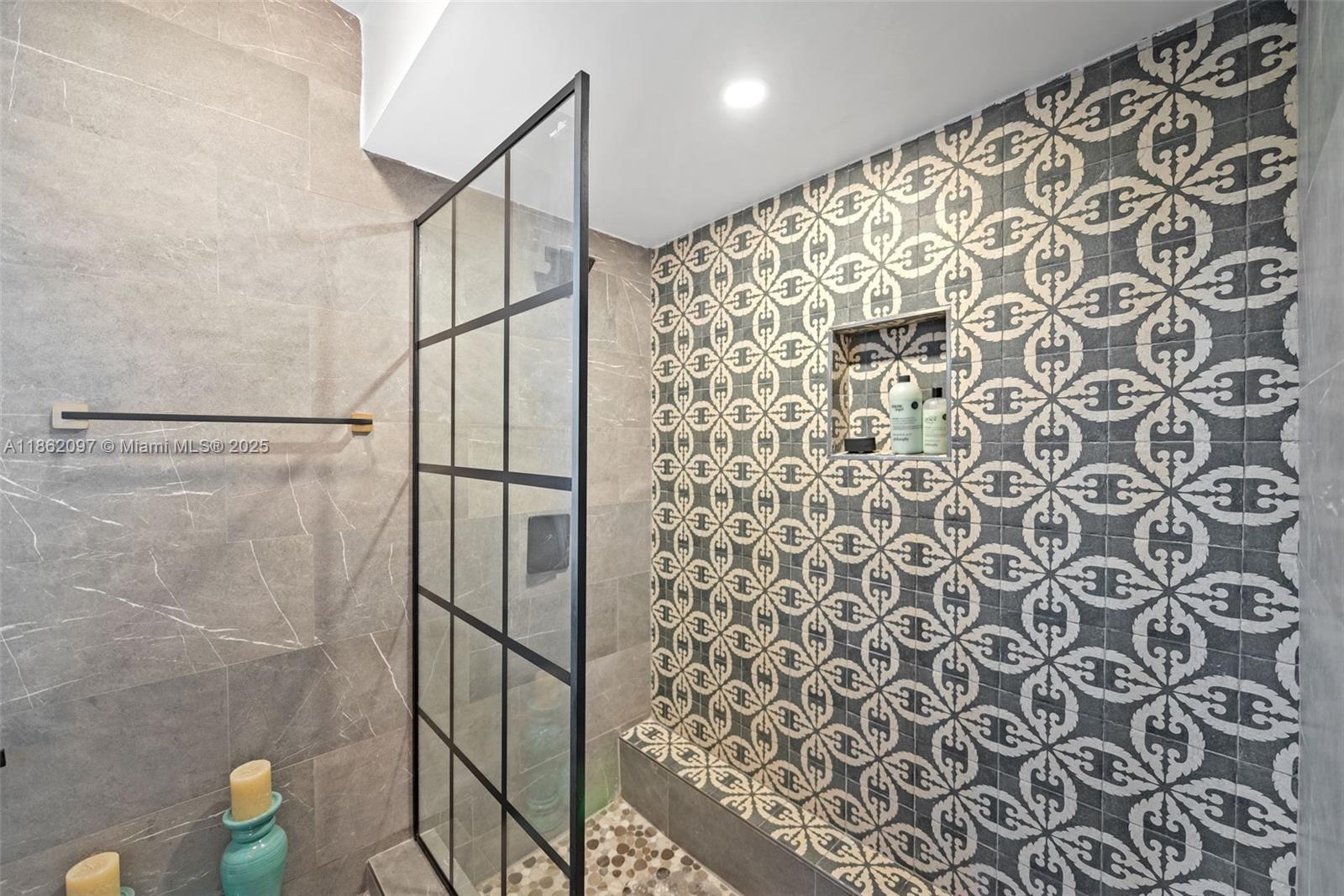 735 NW 35th St
