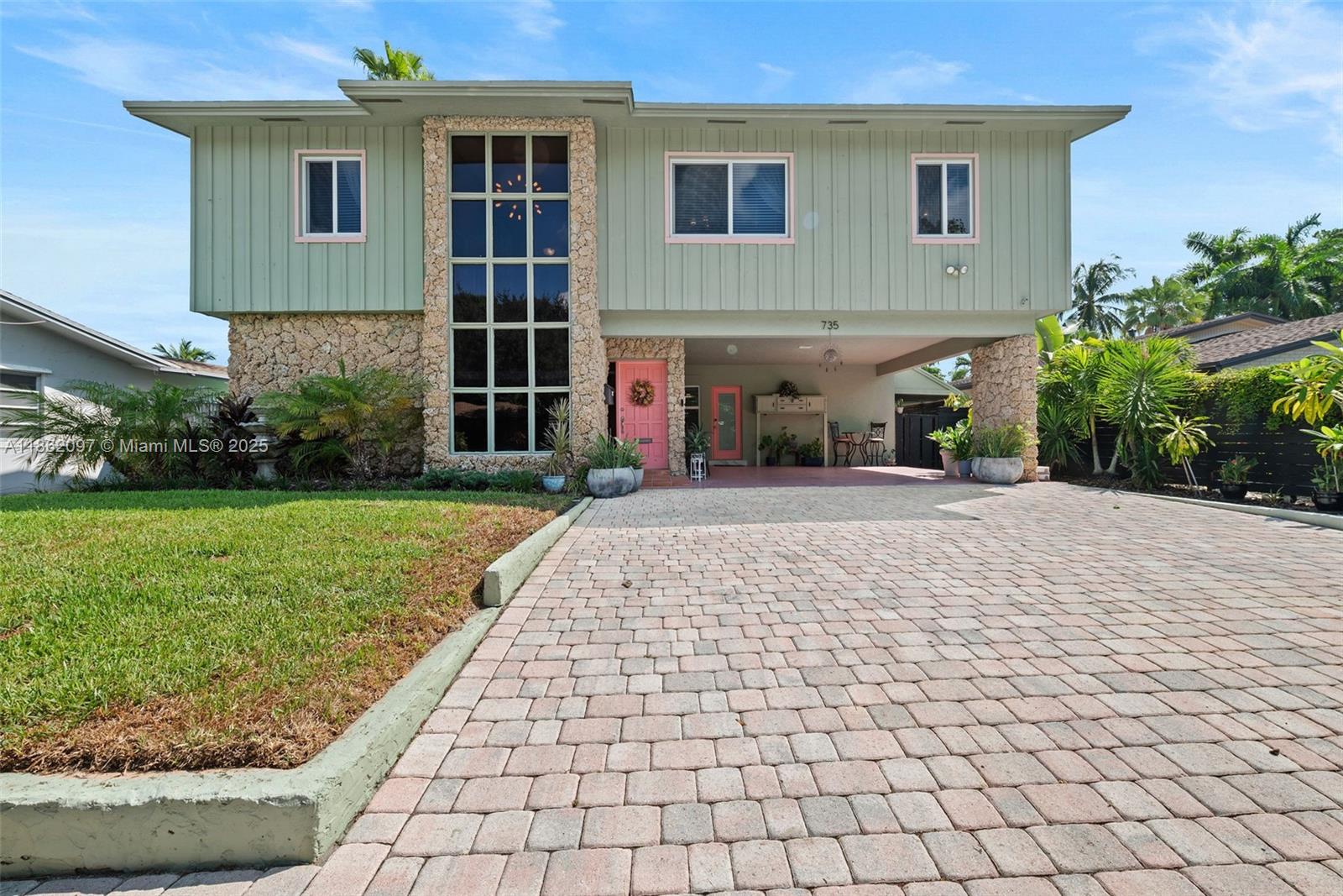 735 NW 35th St