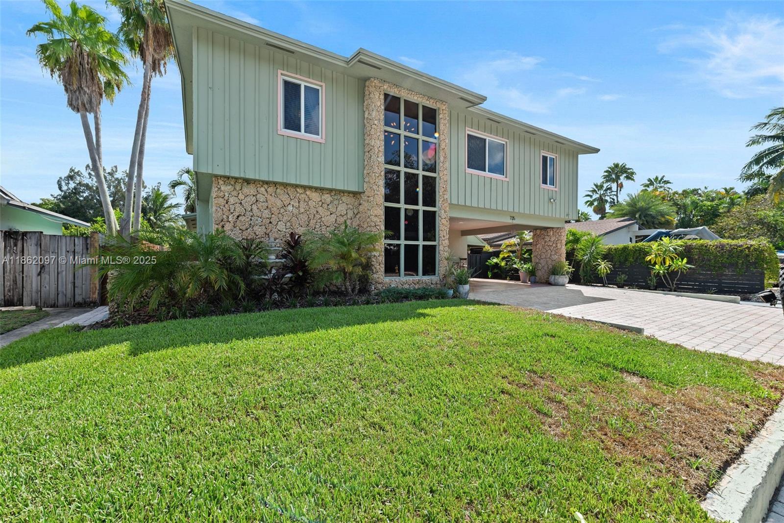 735 NW 35th St