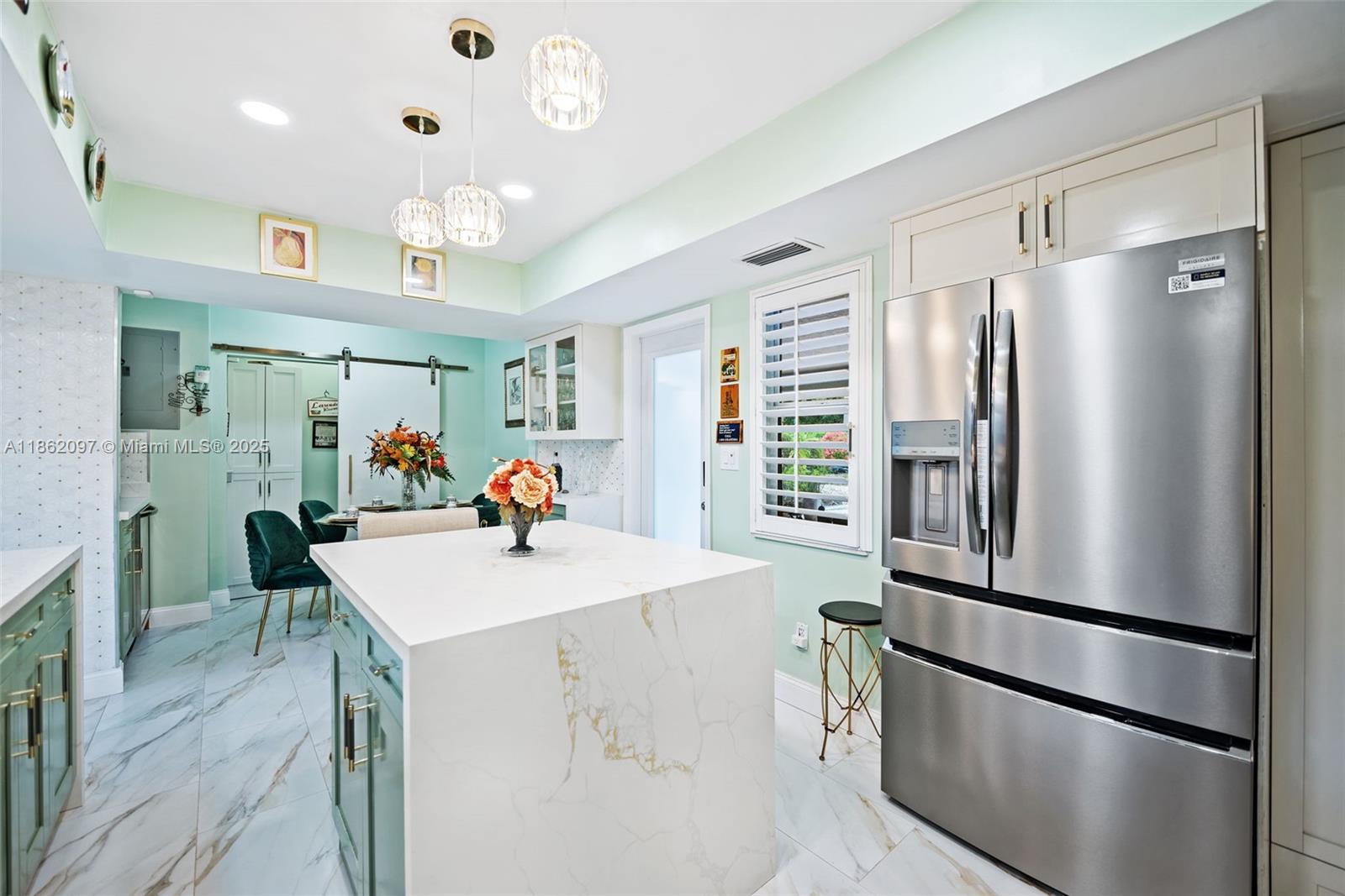 735 NW 35th St