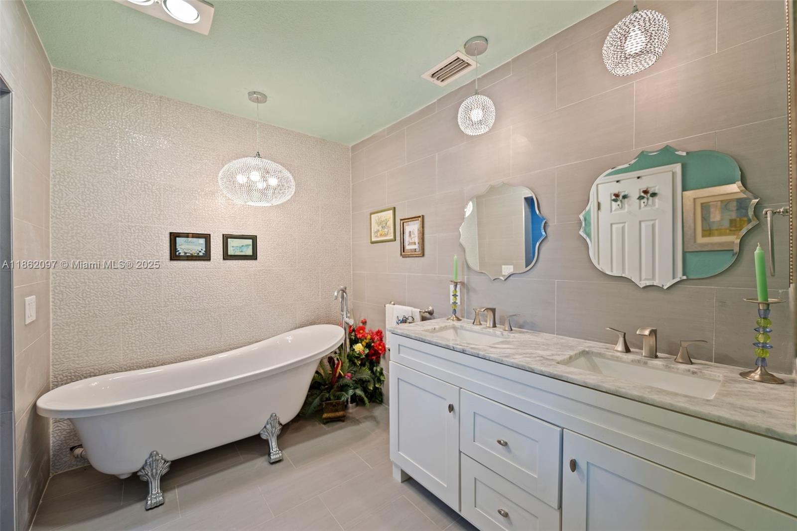 735 NW 35th St